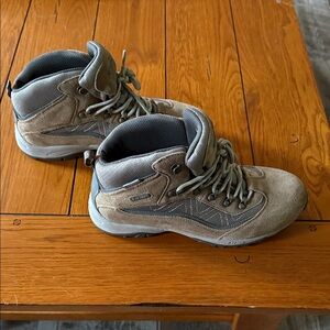 Hi-Tec Women's Brown and Gray Hiking Boots